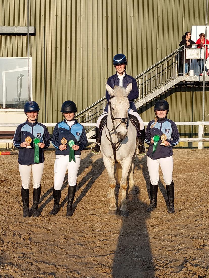 Scoil Pol Equestrian